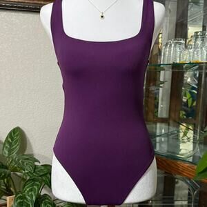 Bundle (2) babaton square neck bodysuits